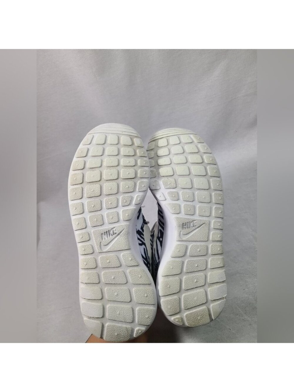 Nike Womens Roshe One 599432-110 Black Running Shoes Sneakers Size 6 - Picture 3 of 6